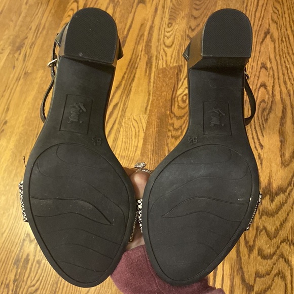 Black & white block heel - Picture 3 of 3